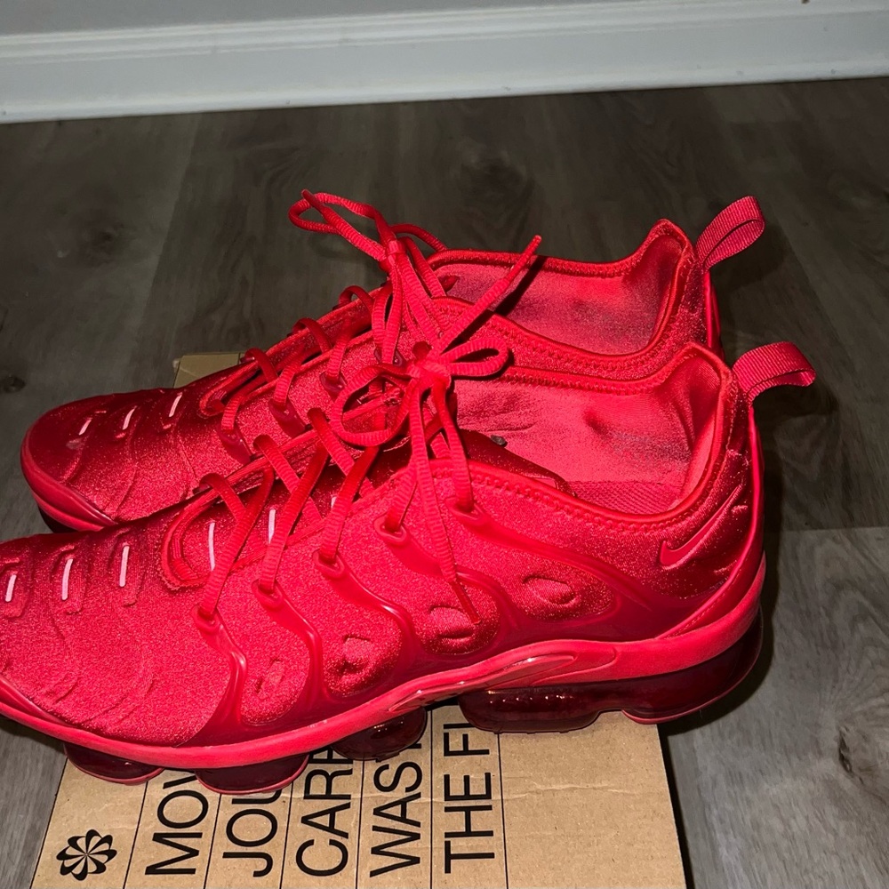 “Triple Red” Vapormax Nike Red Sneakers (no original box)